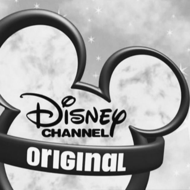 La moda Y2K vuelve por culpa (y gracias) a Disney Channel… y la Gen Z lo sabe